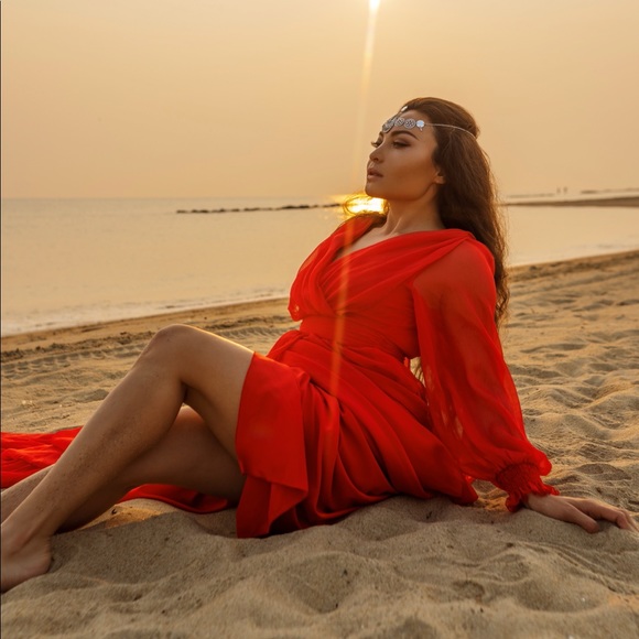 V neck long sleeves floor grazing dress. Perfect for photo shoots 👌 - Picture 3 of 3